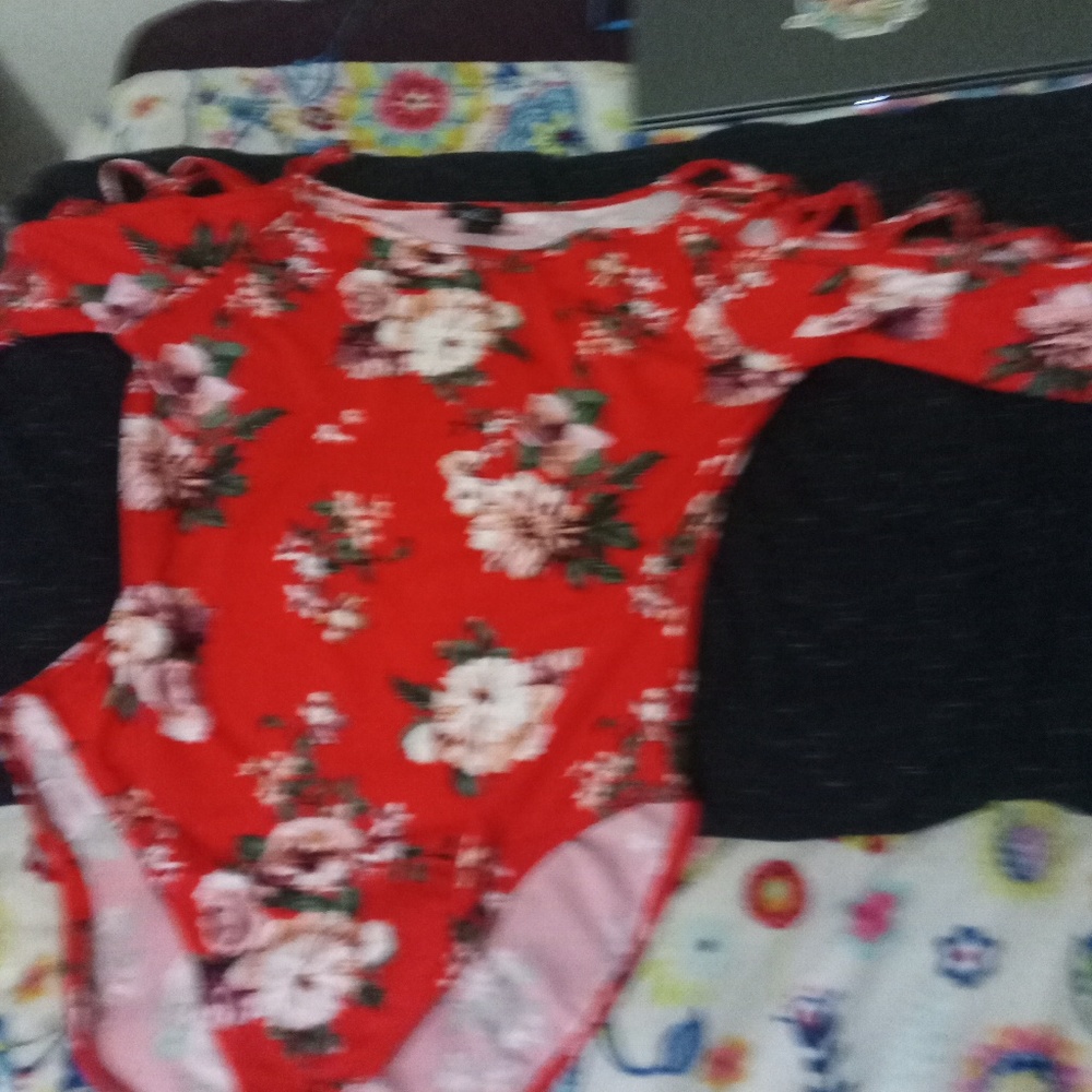 Red floral patterb Button up